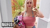 Клип Skylar Vox Откройте для себя красивую девушку в черном кружевном нижнем белье