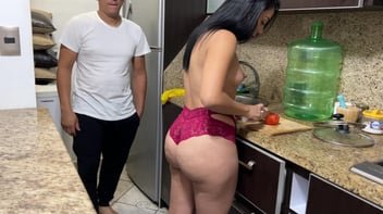 Pegou Cunhada de Calcinha na sala